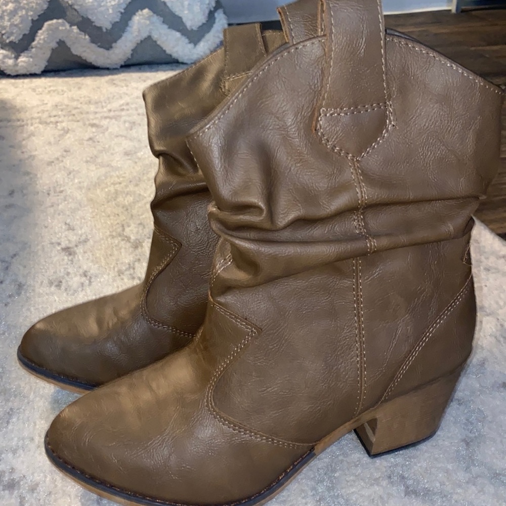 Womens brown booties, size 7